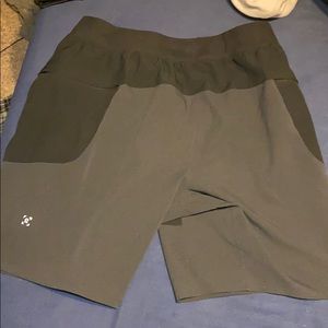 MEDIUM LULULEMON MENS SWIMSHORTS